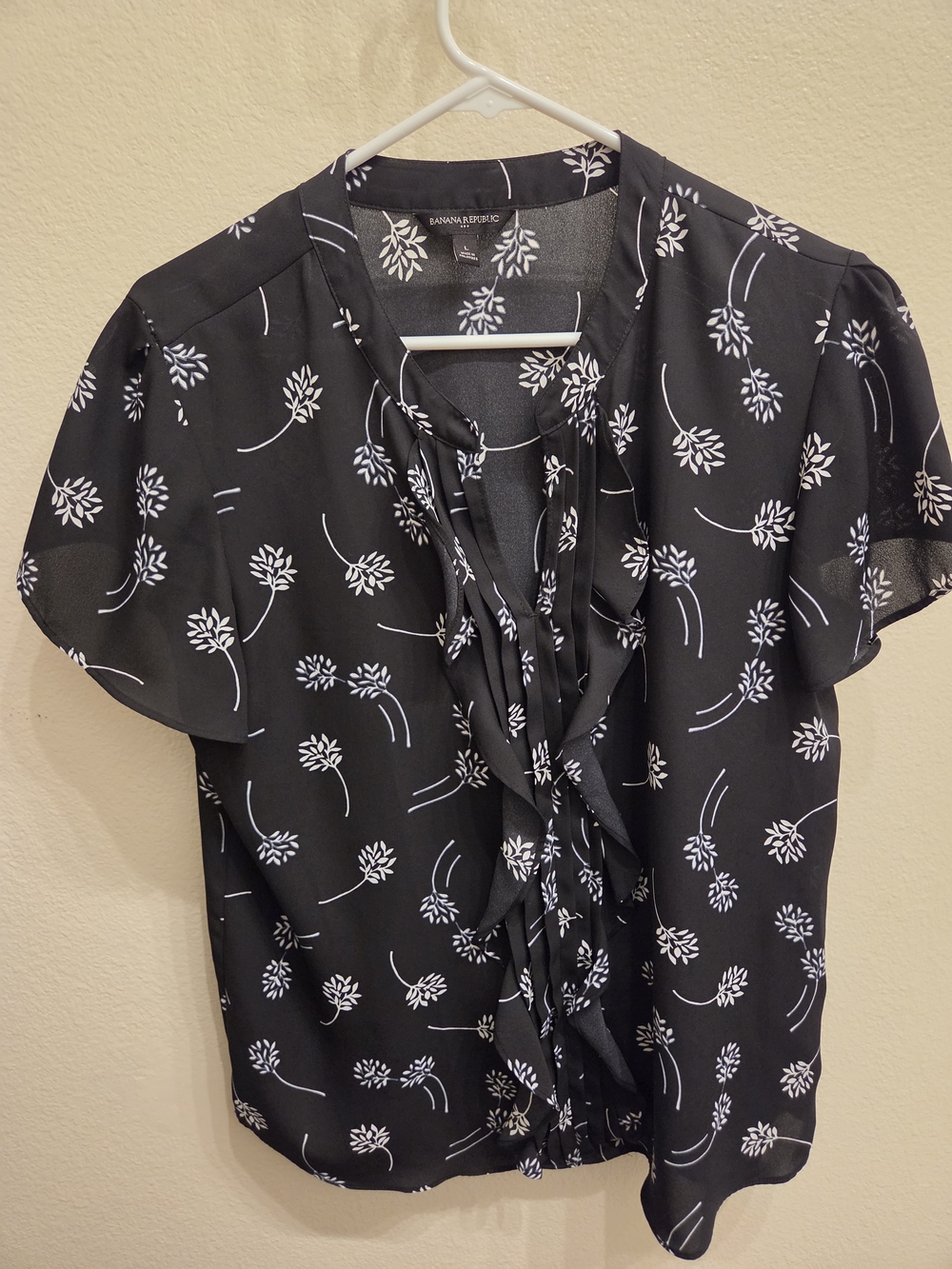 Banana Republic Black Floral Ruffle Short-Sleeve Blouse